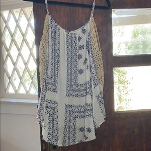 Umgee blue and white patterned top